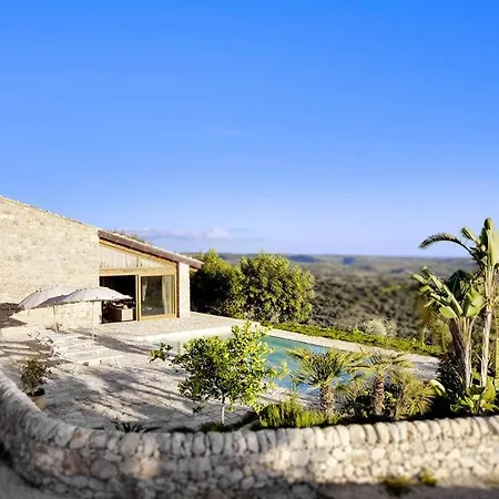 Gaudia Villa *