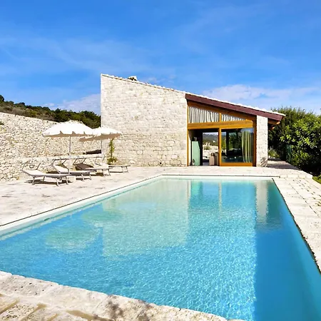 Gaudia Villa