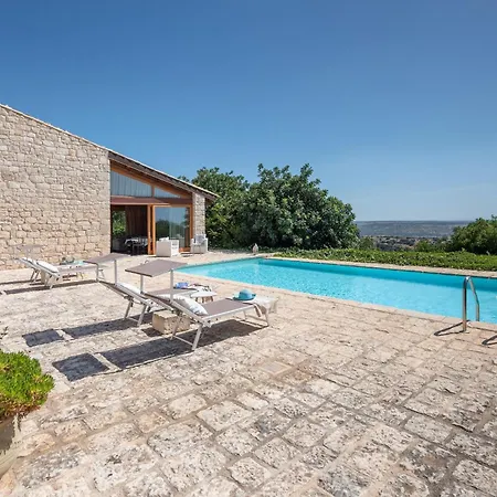 Gaudia Villa *